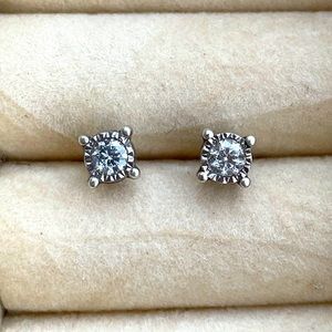 1/4 ct round cut Diamond studs
